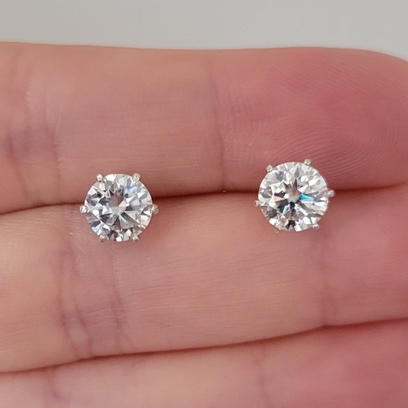 New 2ct Beautiful Moissanite Stud Earrings - Picture 4 of 9